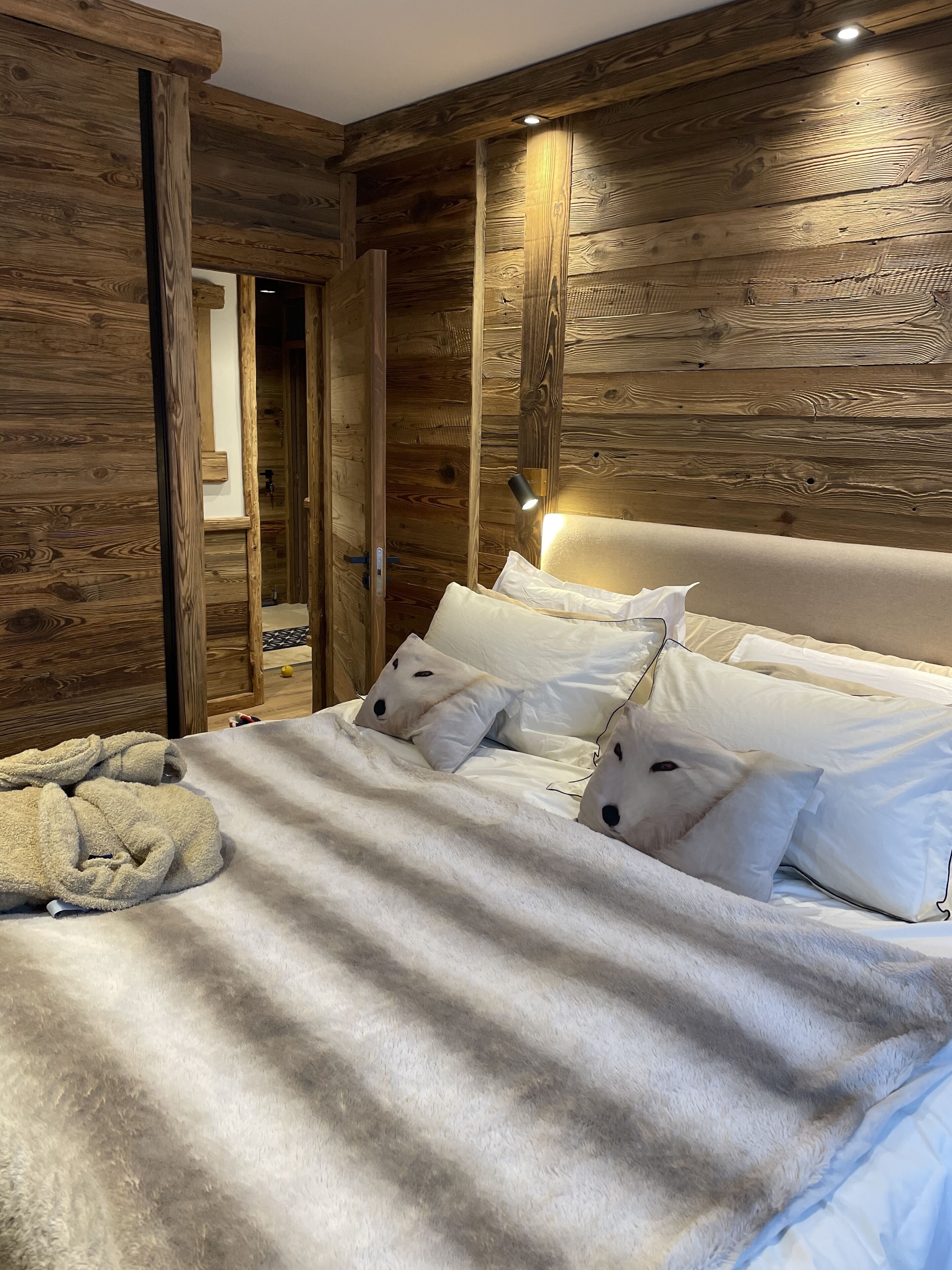 1 bedroom, bed sheets, wheelchair access