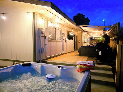 *NEW Hottub* Atrium Zen House @ Antelope Canyon + Pet Friendly + Sleeps 12