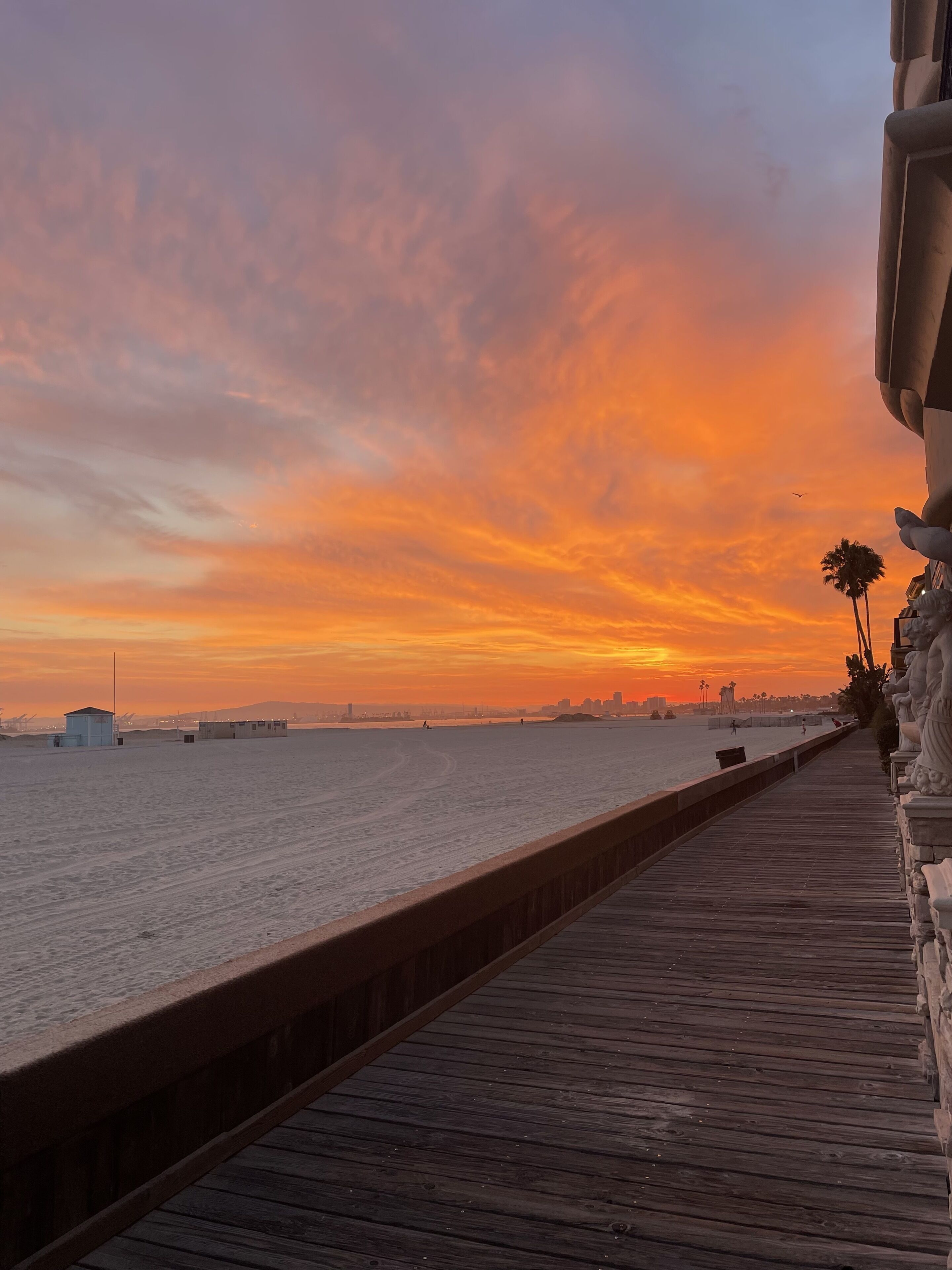 Gorgeous Beachfront Long Beach Peninsula/Naples S. L.A. 22 miles from Disneyland