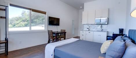 1 bedroom, desk, iron/ironing board, travel cot