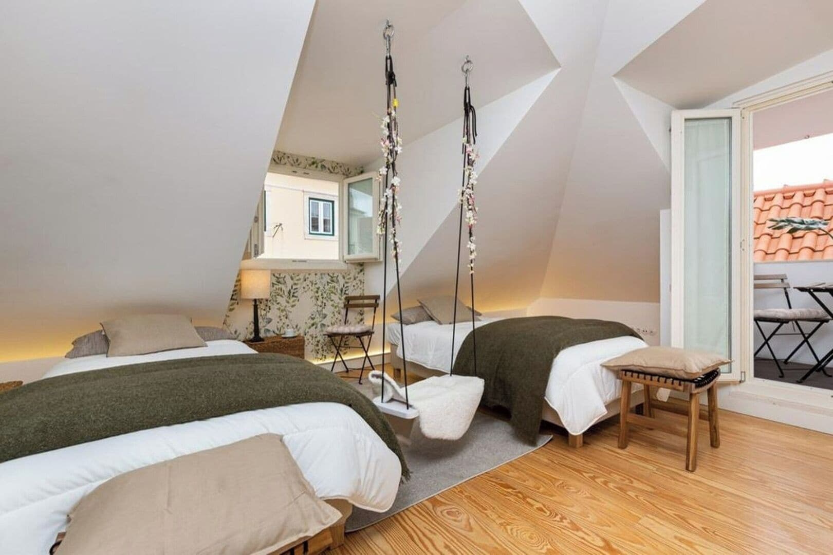 3 bedrooms, desk, iron/ironing board, travel crib