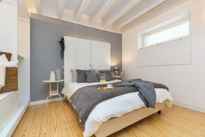 3 bedrooms, desk, iron/ironing board, travel cot