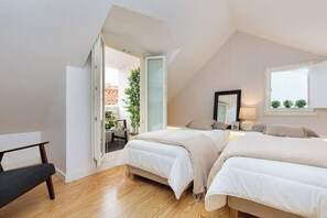 3 Schlafzimmer, Schreibtisch, Bügeleisen/Bügelbrett, Reisekinderbett