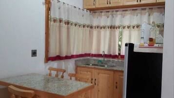 Family Cabin | Private kitchen | Mini-fridge, microwave, dishwasher, rice cooker