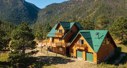 Secluded cabin in Cascade with 360° views. Wildlife, Hiking, and Fishing