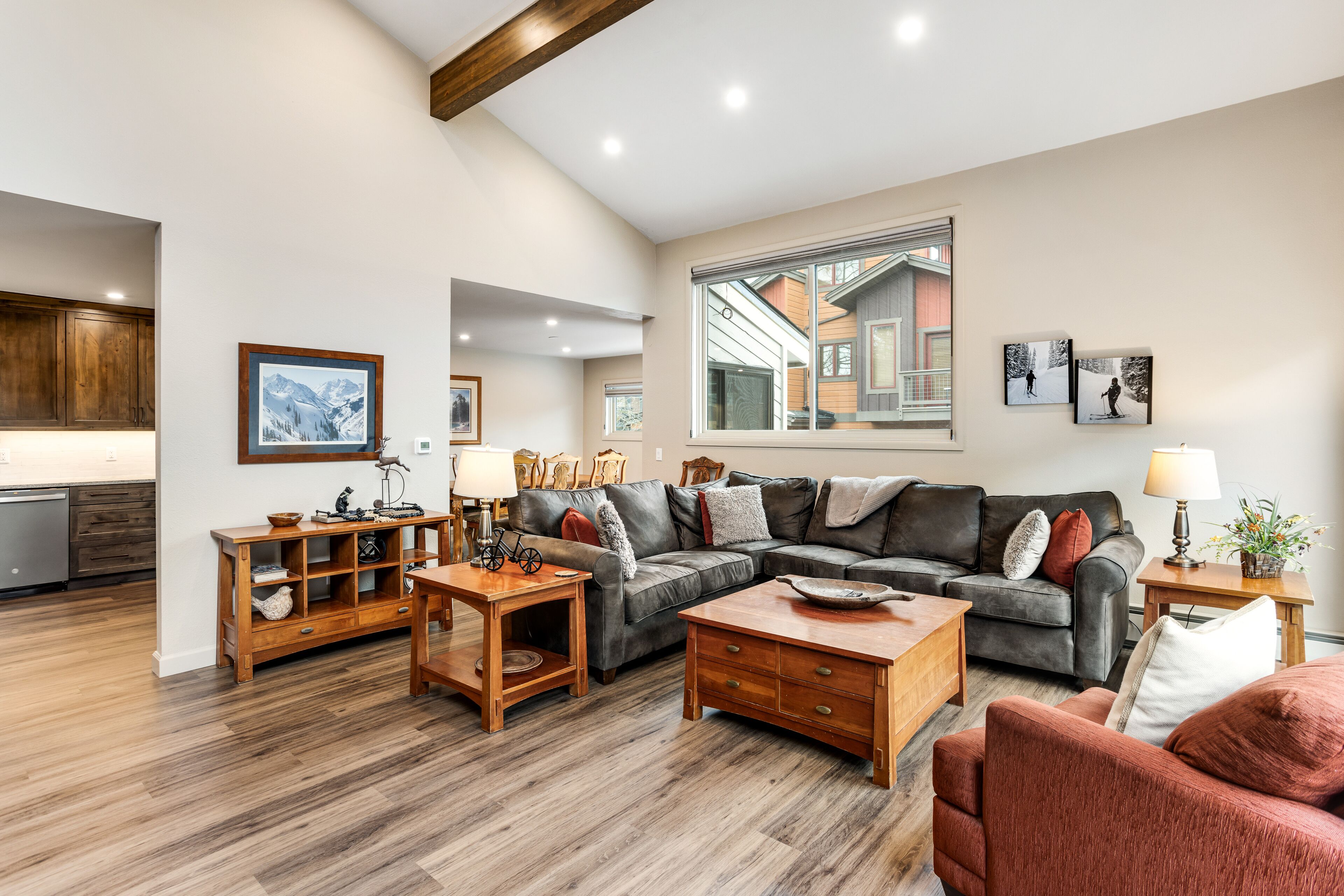 Group getaway with scenic mountain views & woodstove - near hike/ski/cycle