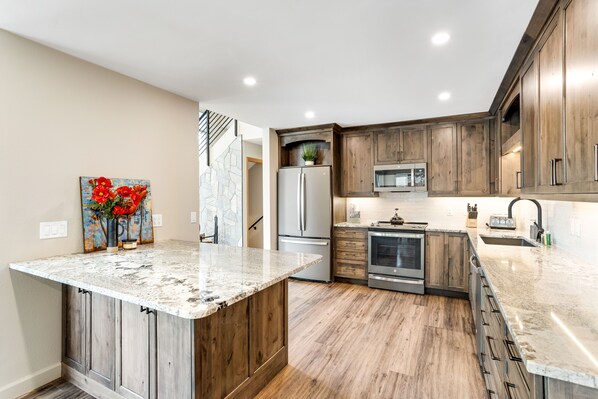 Refrigerador, microondas, horno y parrilla de estufa 