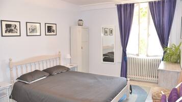 5 chambres, fer et planche Ă repasser, Wi-Fi, draps fournis