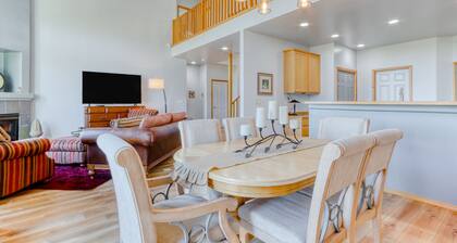 Golf course-front home with deck, hot tub, fireplace, W/D, & community pool