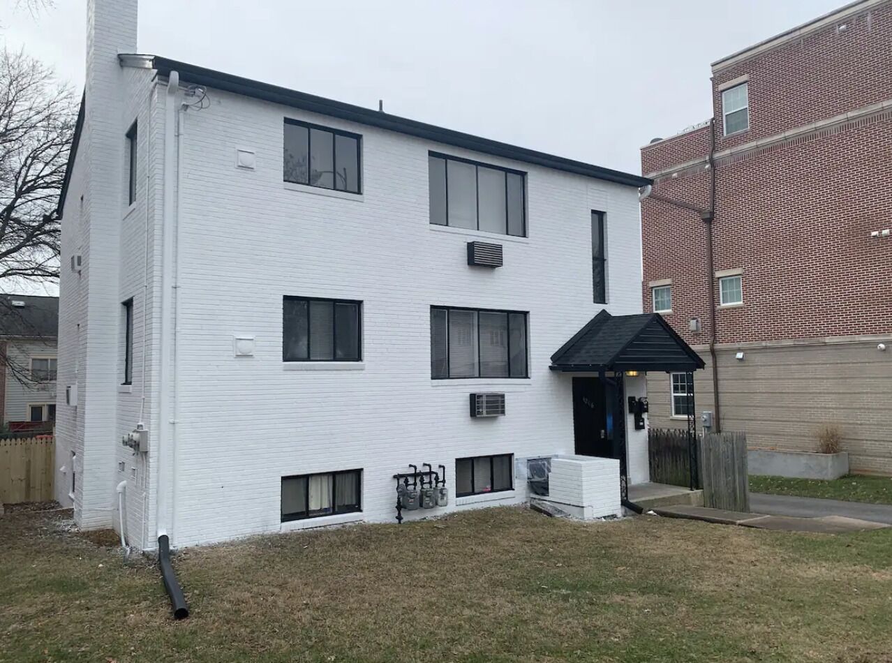 Newly renovated, clean, modern! 3 king beds