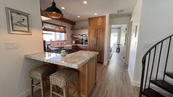 冰箱、微波炉、烤箱、炉灶