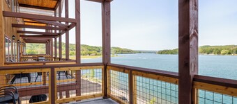 Custom Lakeside Balcony Cabin 20B