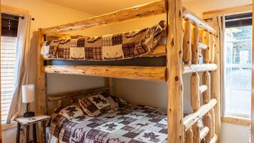 4 bedrooms, WiFi, bed sheets