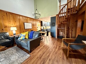 Smart TV, fireplace, stereo