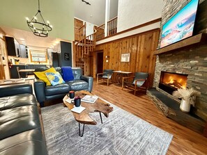 Smart TV, chimenea y estéreo 