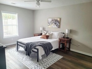 Room - Centrally located cozy 2BR townhome (Augusta)