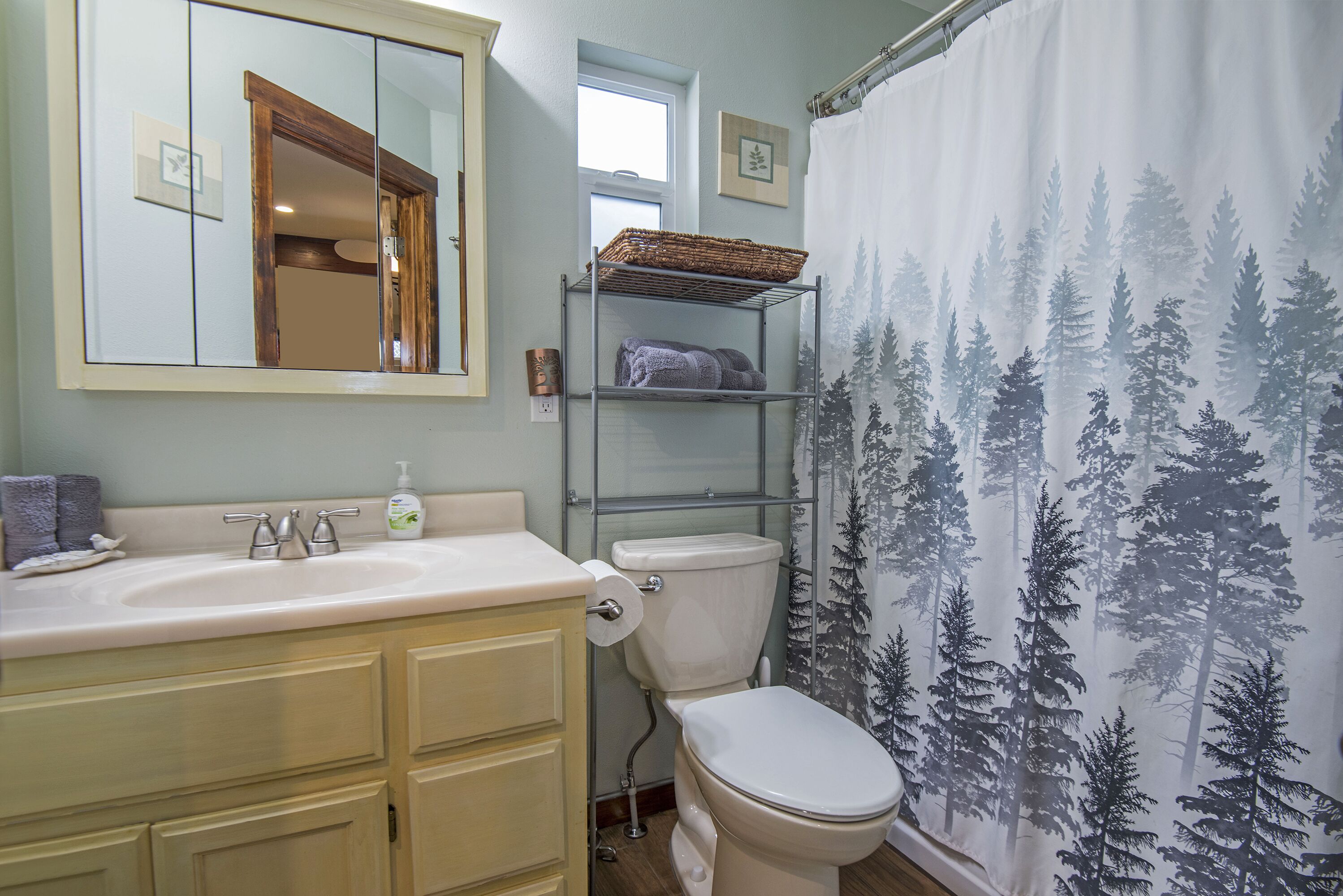 Haartrockner, Handtücher, Seife, Shampoo