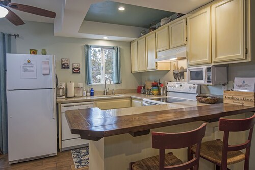Blue Spruce Guesthouse - Walkable to river trail and downtown Bend