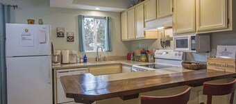 Blue Spruce Guesthouse - Walkable to river trail and downtown Bend