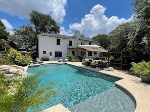 Outdoor pool - Private Pool & Hot Tub-Large 4BR Family Home Near Austin-Sleeps 12! (Cedar Park)