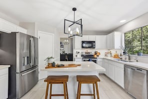 Fridge, microwave, oven, stovetop - Private Pool & Hot Tub-Large 4BR Family Home Near Austin-Sleeps 12! (Cedar Park)