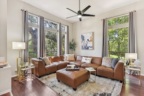 Smart TV, fireplace, books - Private Pool & Hot Tub-Large 4BR Family Home Near Austin-Sleeps 12! (Cedar Park)