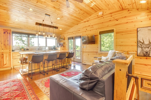 Mountain Home Vacation Rental | 2BR | 2BA | 1,248 Sq Ft | Stairs Required