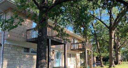 Lovely 2 bedroom upstairs apartment with balcony.