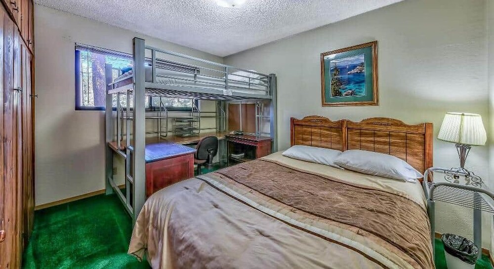 Cozy 1Bedroom 4 plex Chalet with Fireplace & NO PETS