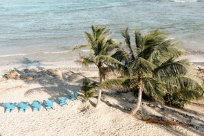 Am Strand, Liegestühle, Strandtücher