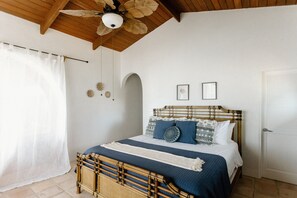 8 habitaciones, caja de seguridad en la habitación y escritorio 