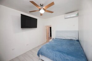 1 Schlafzimmer, Schreibtisch, Bügeleisen/Bügelbrett, WLAN