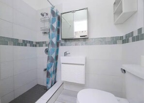 Handtücher, Seife, Toilettenpapier