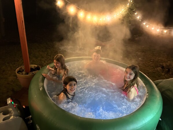 Outdoor spa tub