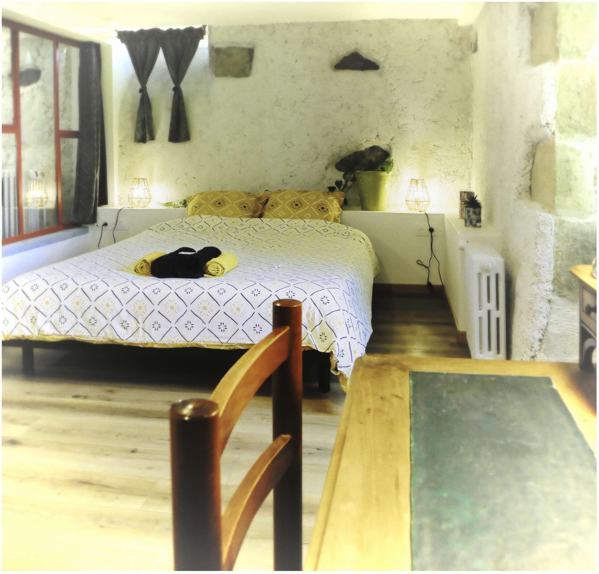 1 bedroom, desk, iron/ironing board, WiFi