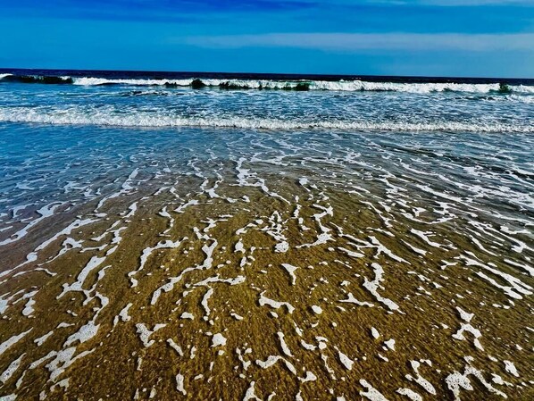 Beach nearby, sun loungers, beach towels
