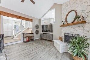 Smart TV, table football, computer monitors, printers - Renovated Historic Roswell House (Roswell)