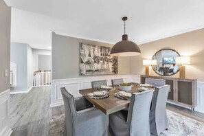 Dining - Renovated Historic Roswell House (Roswell)