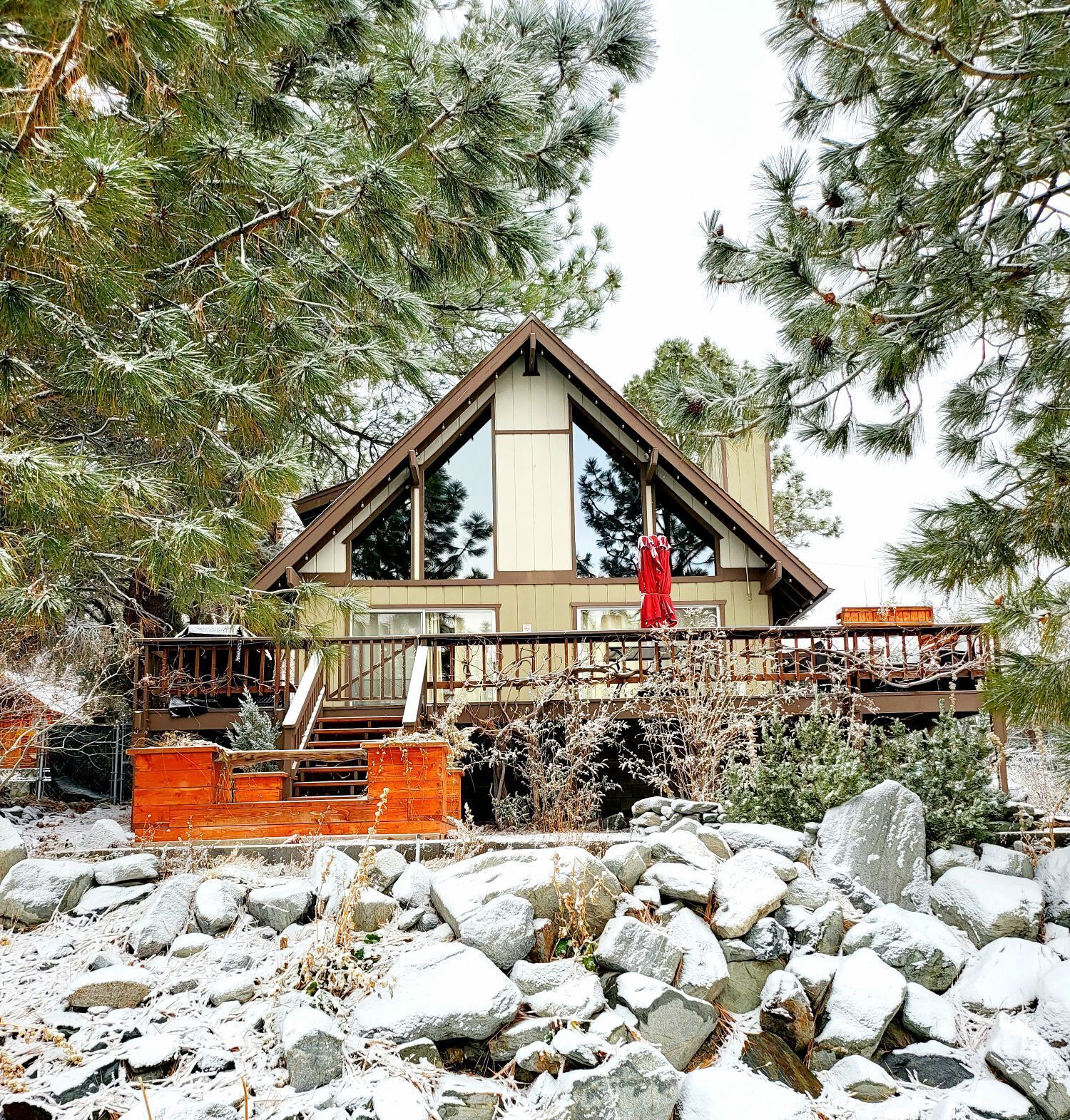 Exclusive Chalet w/hot tub & sauna - less then 60 miles from LA