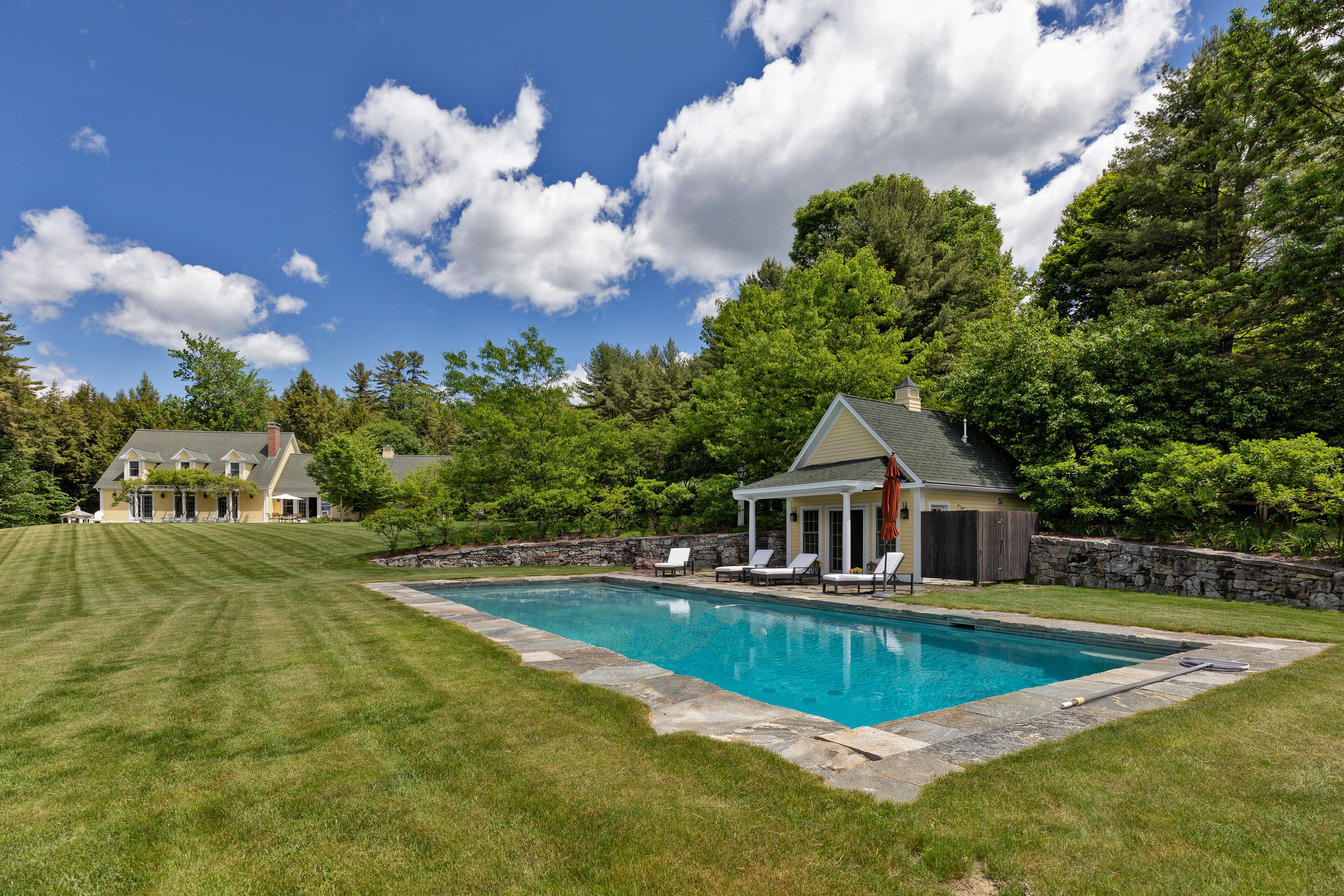 Luxury estate on 17 acres with private pool, pond, gym, game room & views in White River Junction, United States