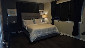 Room | Peralatan tempat tidur premium, gebar bulu kapas, meja