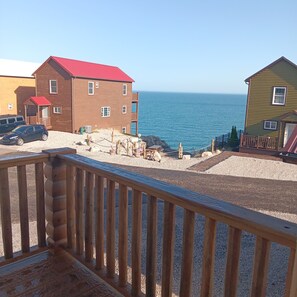 Property grounds - Unplug and unwind at this cottage on Lake Erie bluff (Ashtabula)