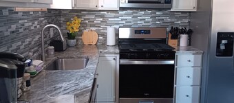 Unplug and unwind at this cottage on Lake Erie bluff