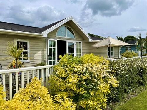 🥇 Holiday Lettings Beech Lodge 6 Bed Luxury