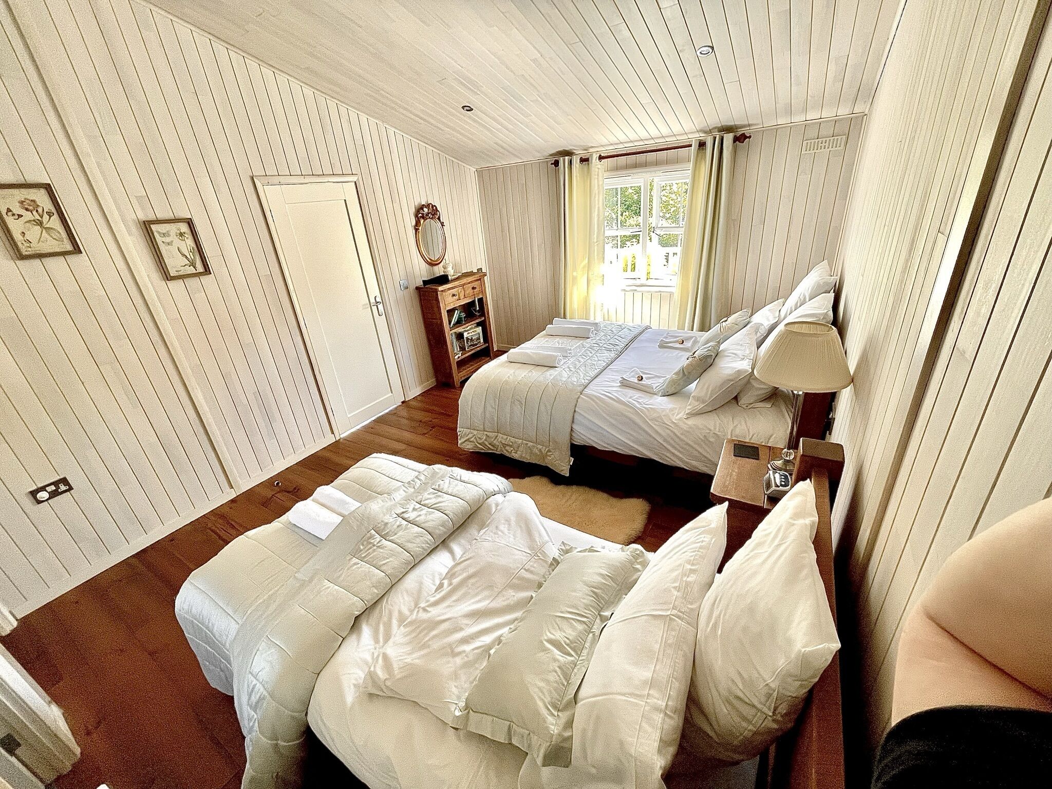 2 bedrooms, desk, iron/ironing board, travel cot