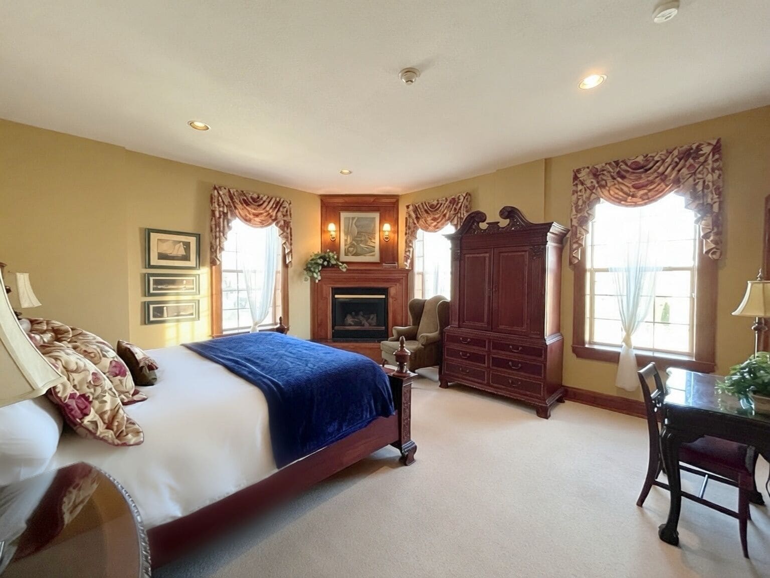 Luxury Suite 201 | Individually decorated, individually furnished, desk, laptop workspace