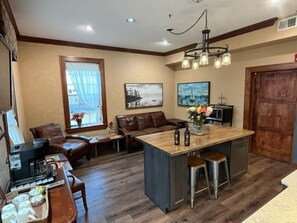 Free daily continental breakfast  - The Port Hotel (Port Washington)