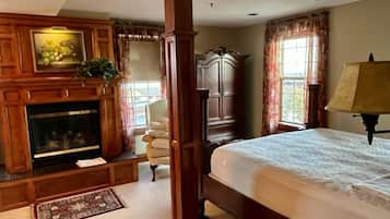 The Grand Suite 306 | 1 bedroom, individually decorated, individually furnished, desk
