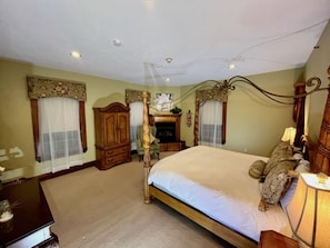 The Bright Large Suite 302 | Individually decorated, individually furnished, desk, laptop workspace - The Port Hotel (Port Washington)