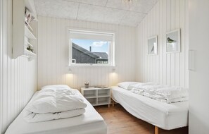 3 bedrooms, free WiFi - Nice home in Frørup with kitchen (Frørup)